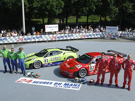 De to Ferrari F430 racere fra Risi Competizone har fået vidt forskellige farver i år.
(Foto: Claude Foubert - Endurance-Info.com)